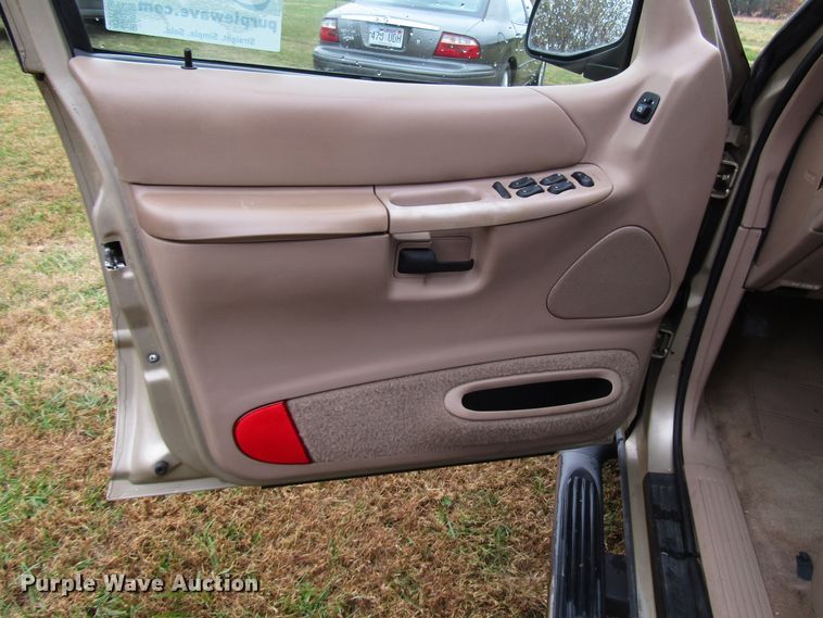 image for item DG6666 2000 Ford Explorer SUV