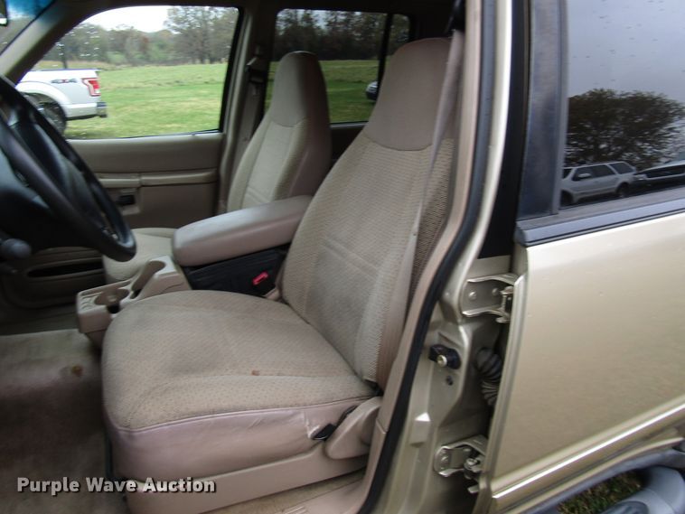 image for item DG6666 2000 Ford Explorer SUV