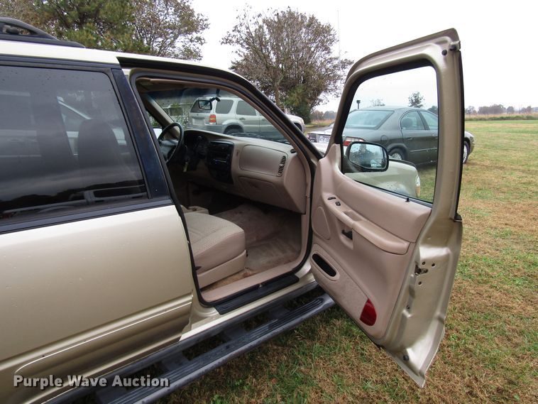 image for item DG6666 2000 Ford Explorer SUV