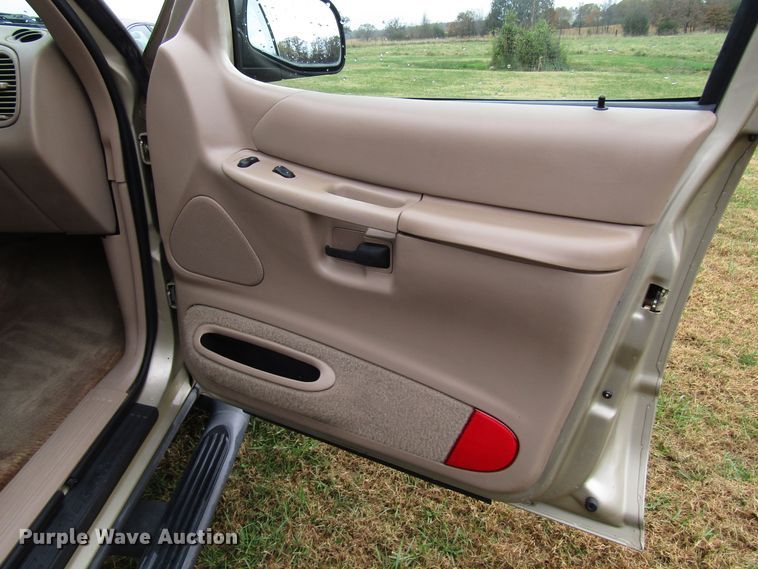 image for item DG6666 2000 Ford Explorer SUV