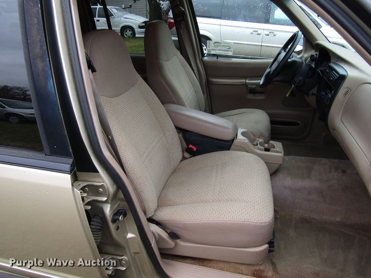 image for item DG6666 2000 Ford Explorer SUV