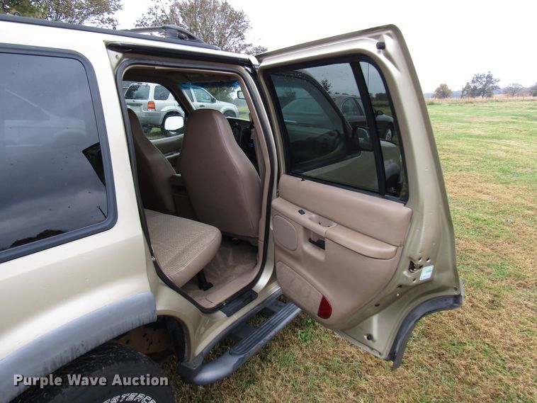 image for item DG6666 2000 Ford Explorer SUV