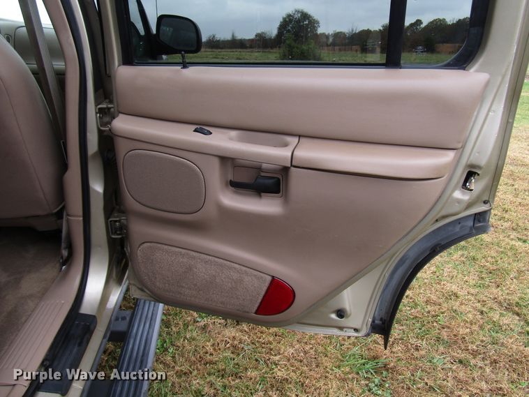 image for item DG6666 2000 Ford Explorer SUV