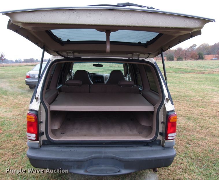 image for item DG6666 2000 Ford Explorer SUV