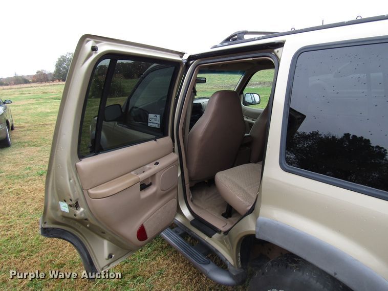image for item DG6666 2000 Ford Explorer SUV