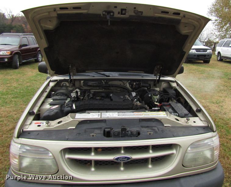 image for item DG6666 2000 Ford Explorer SUV