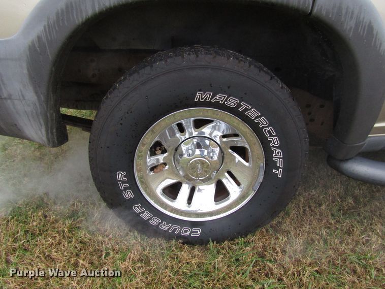 image for item DG6666 2000 Ford Explorer SUV