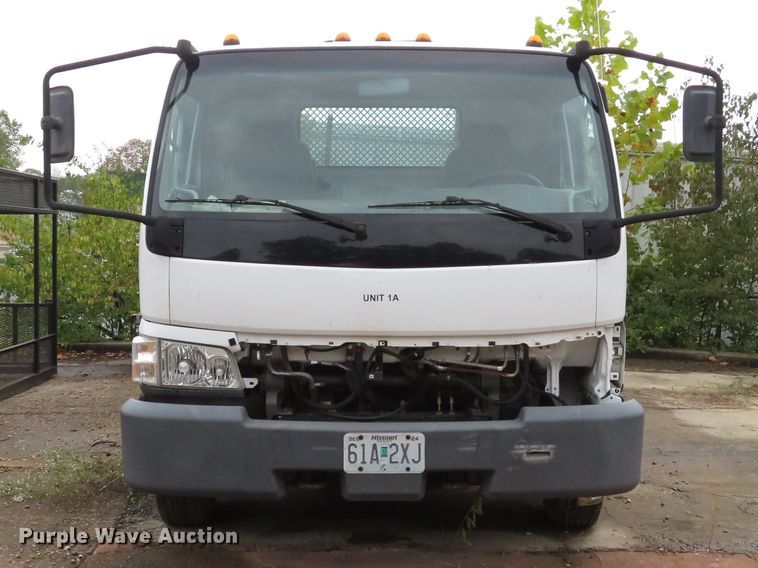 image for item DH1624 2006 Ford LCF flatbed truck