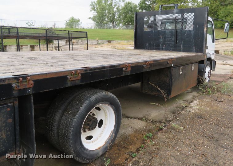 image for item DH1624 2006 Ford LCF flatbed truck