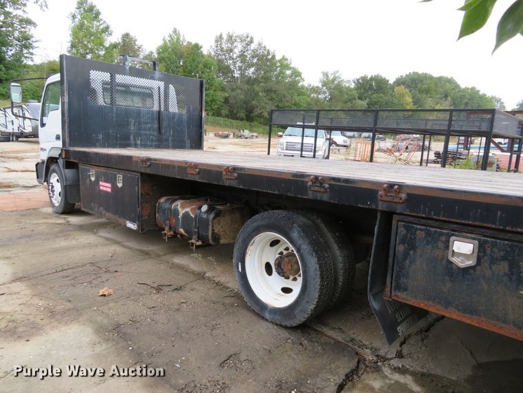 image for item DH1624 2006 Ford LCF flatbed truck