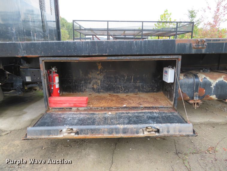 image for item DH1624 2006 Ford LCF flatbed truck