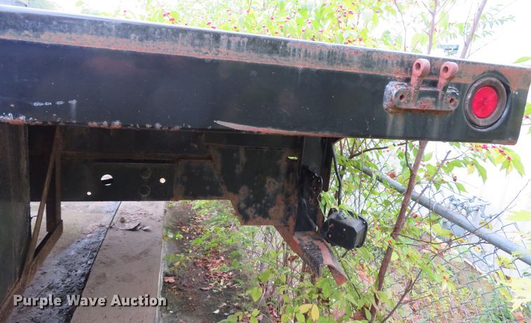 image for item DH1624 2006 Ford LCF flatbed truck