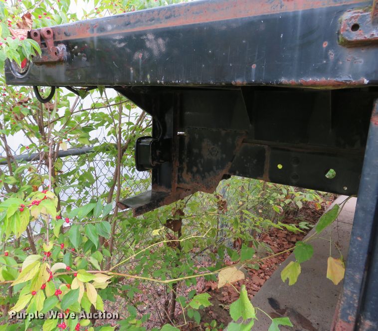 image for item DH1624 2006 Ford LCF flatbed truck