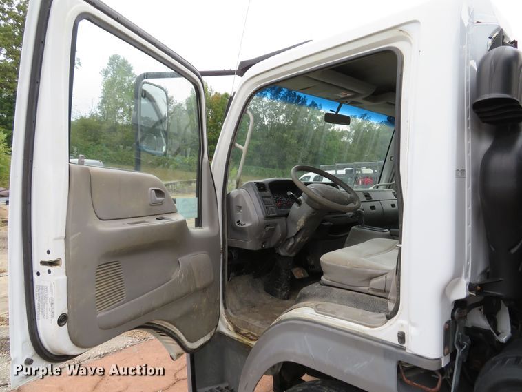 image for item DH1624 2006 Ford LCF flatbed truck