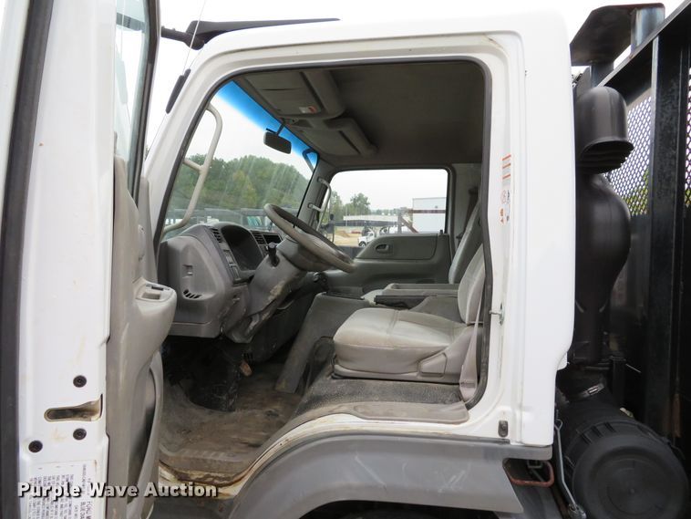 image for item DH1624 2006 Ford LCF flatbed truck