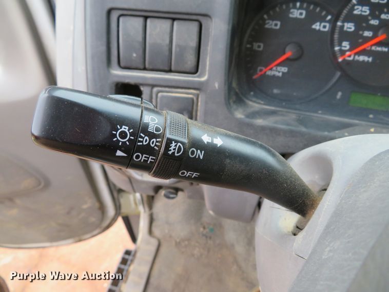 image for item DH1624 2006 Ford LCF flatbed truck