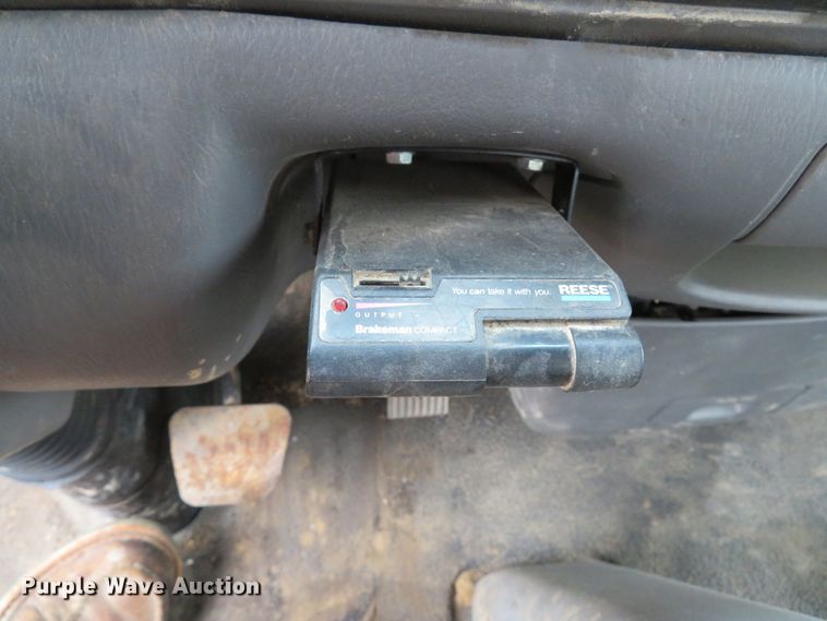 image for item DH1624 2006 Ford LCF flatbed truck