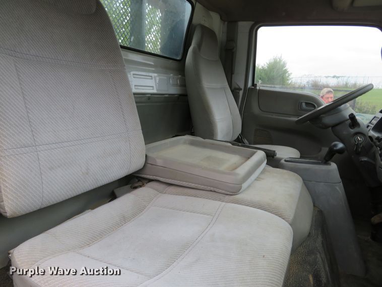 image for item DH1624 2006 Ford LCF flatbed truck