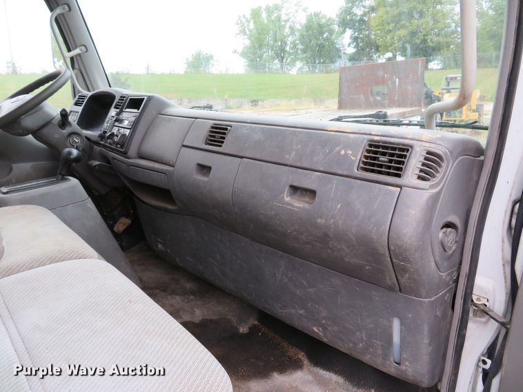 image for item DH1624 2006 Ford LCF flatbed truck