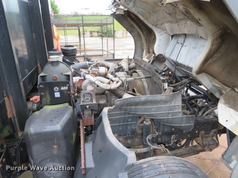 image for item DH1624 2006 Ford LCF flatbed truck