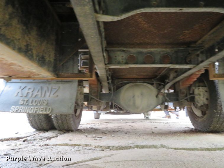 image for item DH1624 2006 Ford LCF flatbed truck