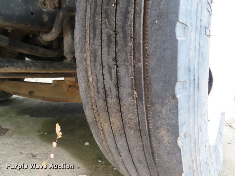 image for item DH1624 2006 Ford LCF flatbed truck