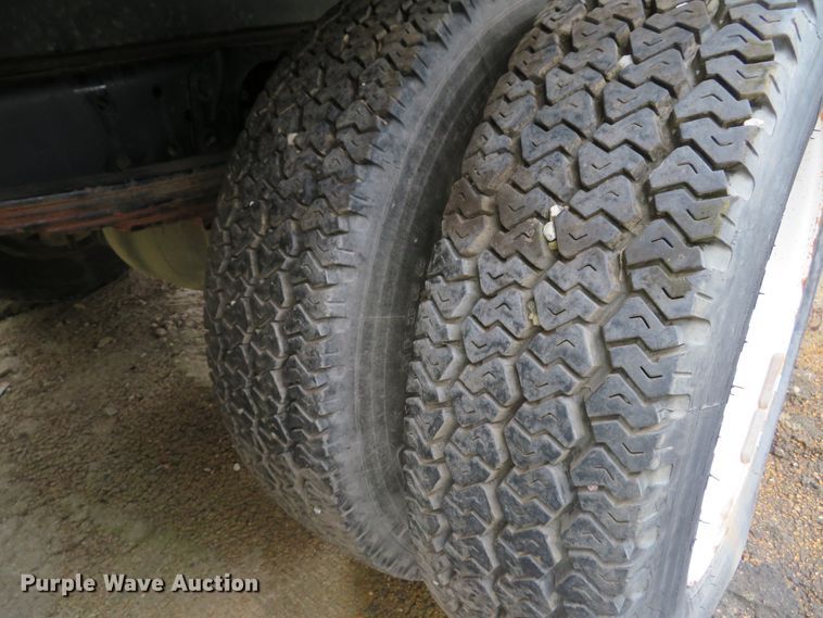 image for item DH1624 2006 Ford LCF flatbed truck