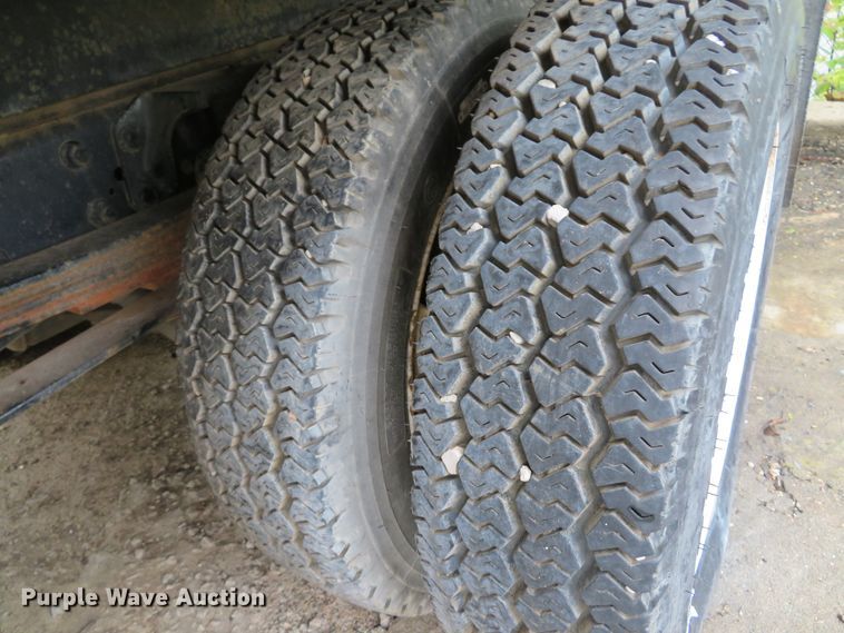 image for item DH1624 2006 Ford LCF flatbed truck