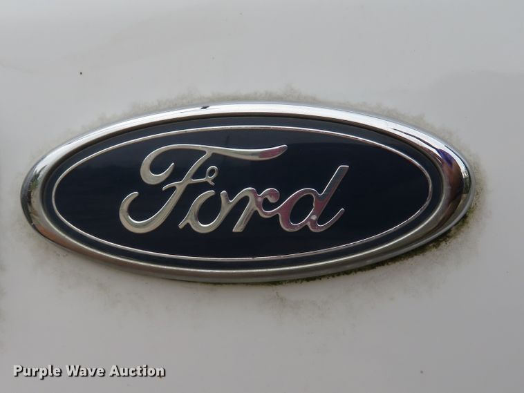 image for item DH1624 2006 Ford LCF flatbed truck