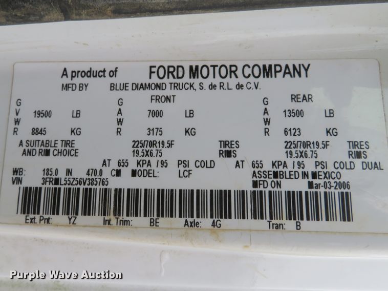 image for item DH1624 2006 Ford LCF flatbed truck