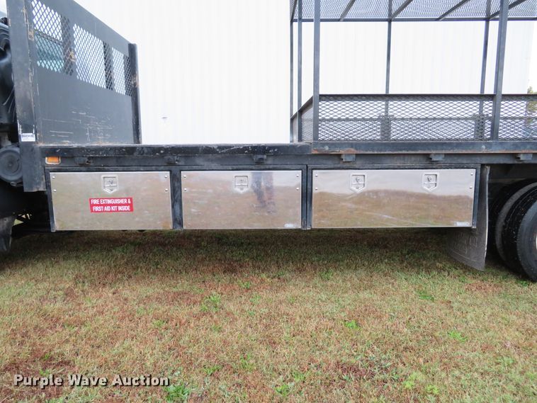 image for item DH1627 2009 Ford LCF flatbed truck