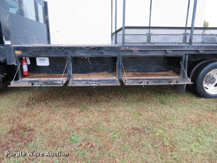 image for item DH1627 2009 Ford LCF flatbed truck
