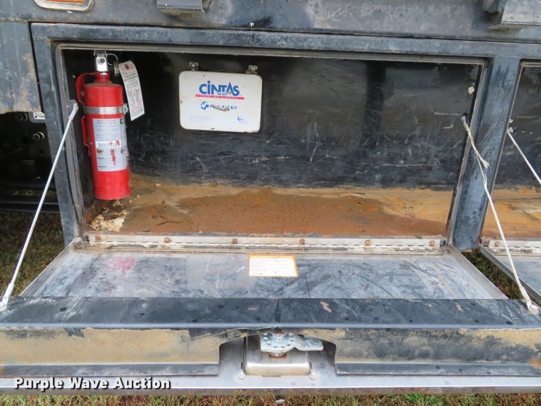 image for item DH1627 2009 Ford LCF flatbed truck