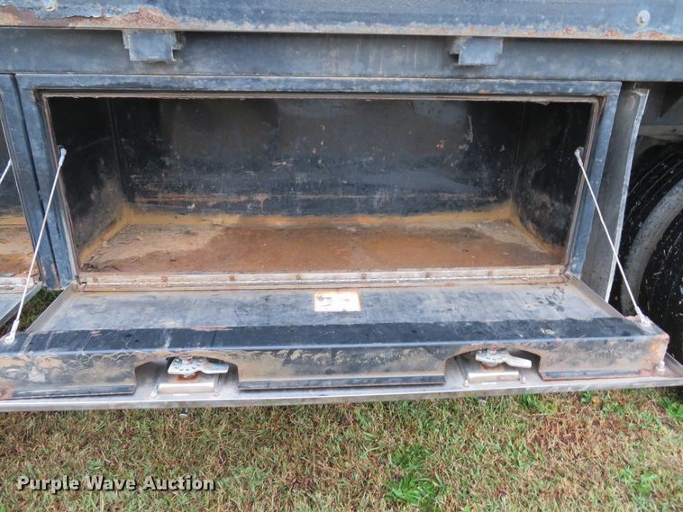 image for item DH1627 2009 Ford LCF flatbed truck