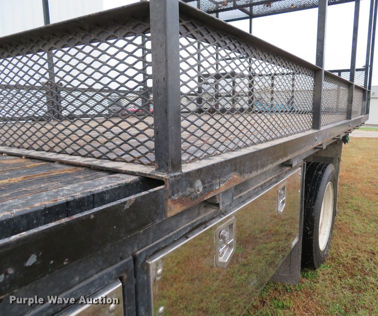 image for item DH1627 2009 Ford LCF flatbed truck