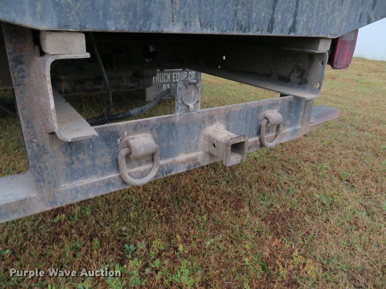 image for item DH1627 2009 Ford LCF flatbed truck