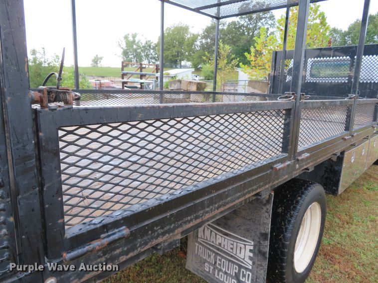 image for item DH1627 2009 Ford LCF flatbed truck