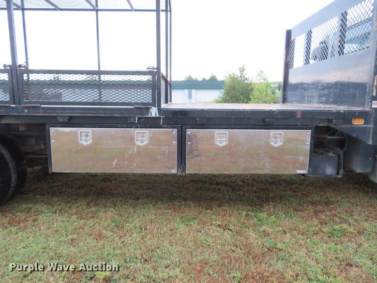 image for item DH1627 2009 Ford LCF flatbed truck