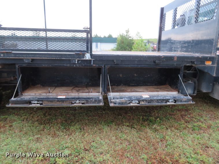 image for item DH1627 2009 Ford LCF flatbed truck