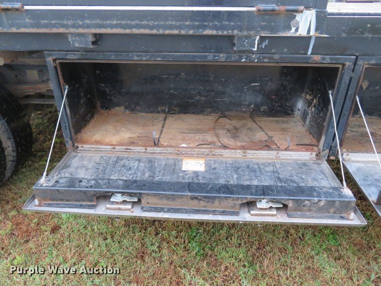 image for item DH1627 2009 Ford LCF flatbed truck