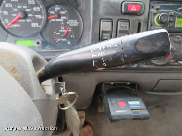 image for item DH1627 2009 Ford LCF flatbed truck