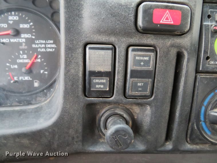 image for item DH1627 2009 Ford LCF flatbed truck