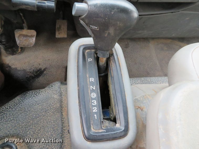 image for item DH1627 2009 Ford LCF flatbed truck