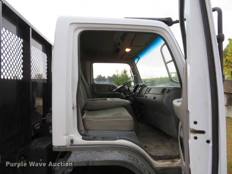 image for item DH1627 2009 Ford LCF flatbed truck