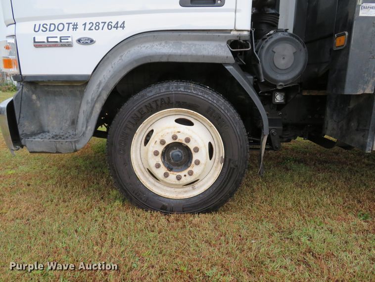 image for item DH1627 2009 Ford LCF flatbed truck