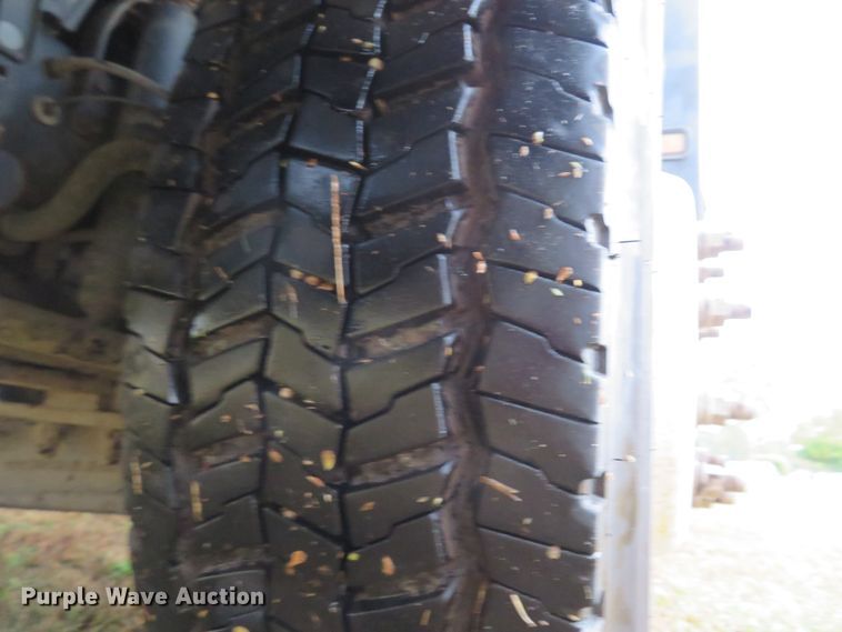 image for item DH1627 2009 Ford LCF flatbed truck