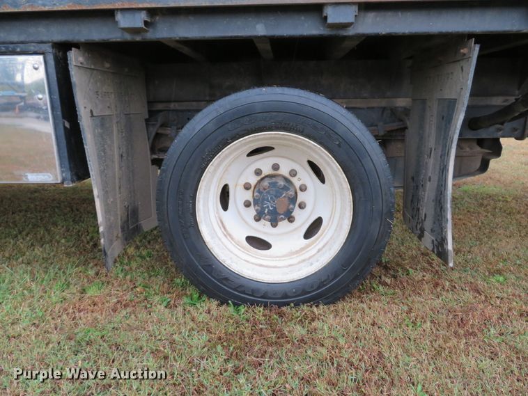 image for item DH1627 2009 Ford LCF flatbed truck