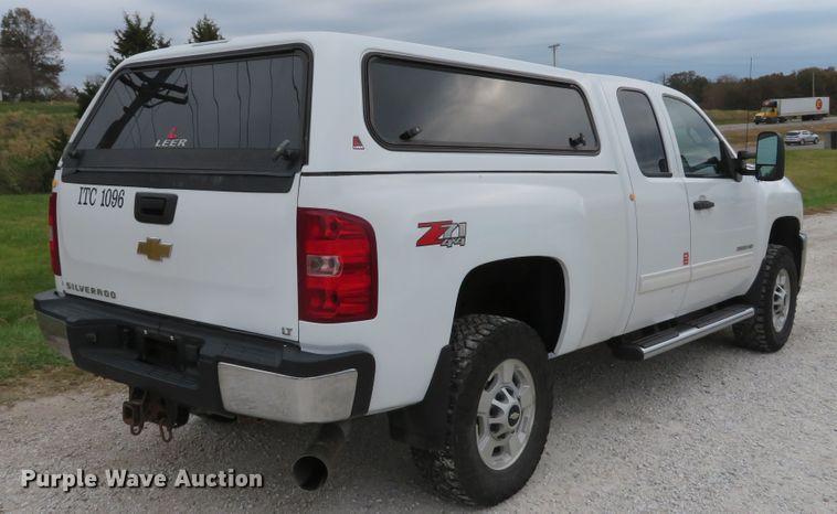 image for item DH1668 2011 Chevrolet Silverado 2500HD Ext. Cab pickup truck