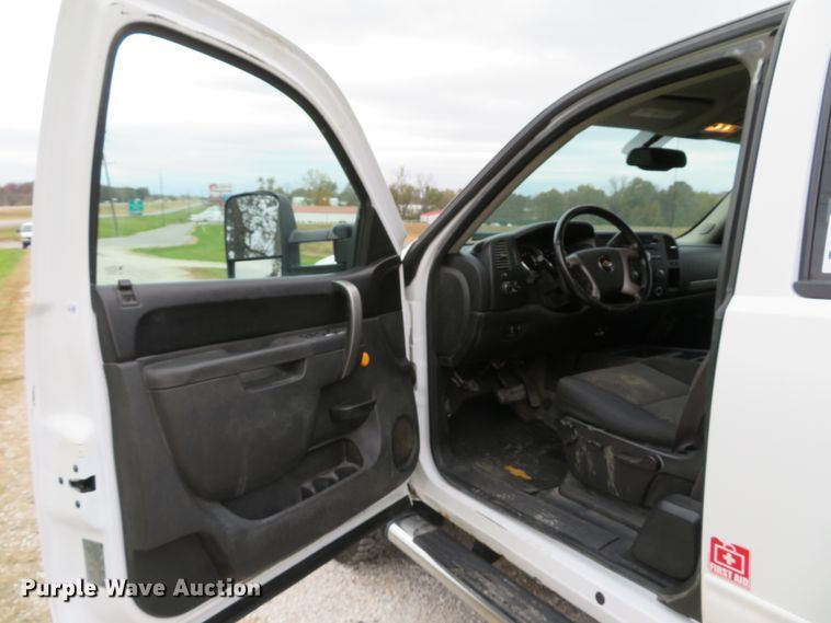 image for item DH1668 2011 Chevrolet Silverado 2500HD Ext. Cab pickup truck