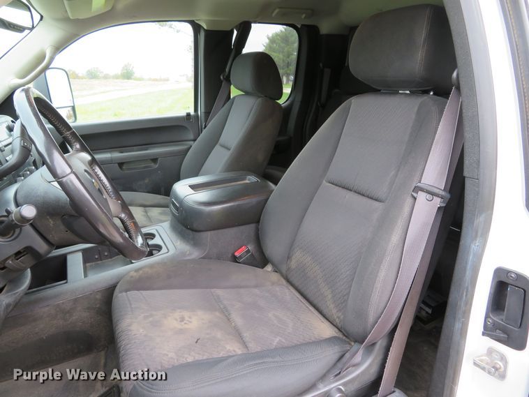 image for item DH1668 2011 Chevrolet Silverado 2500HD Ext. Cab pickup truck